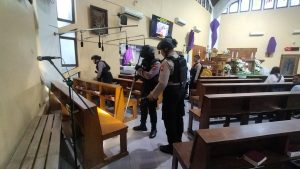 Jelang Ibadah Jumat Agung dan Paskah 2025, Polres Bojonegoro Sterilisasi Gereja